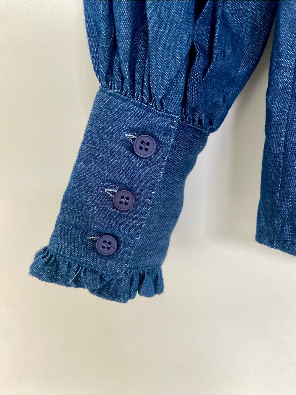 SIMONS ICÔNE Denim Ruffle Blouse XS Chambray Blue 100% Cotton Button Up EUC - Picture 5 of 9